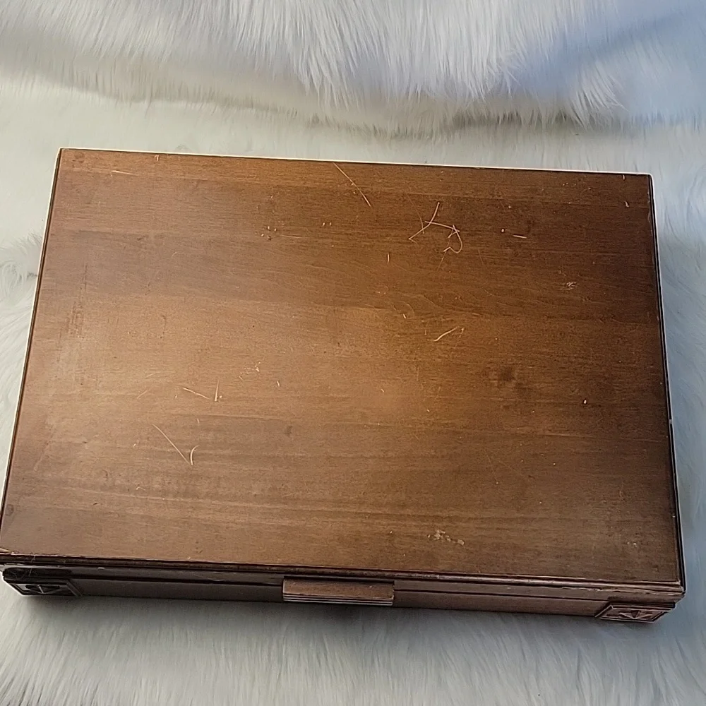 1881 ROGERS ONEIDA LTD. VTG Colchester Pattern Silver Plated Silverware Box‎ Set